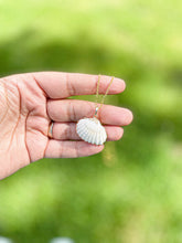 Load image into Gallery viewer, Seashell Necklace
